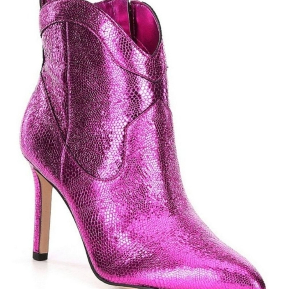 New Gianni Bini Ezlee Snake Embossed Western Dress Booties.